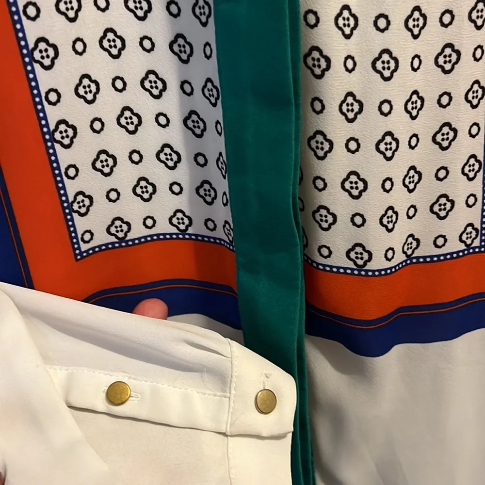 Patterned Blouse - Picture 3 of 3